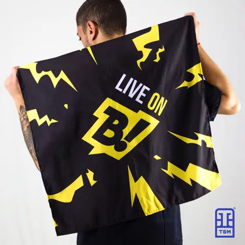 Bandeira personalizada para evento — trabalho da T&M