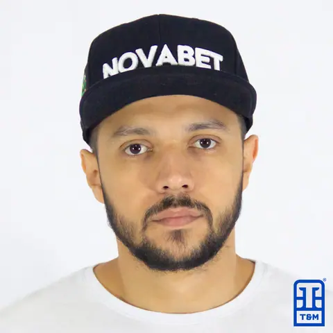 Boné personalizado para empresa — trabalho da T&M