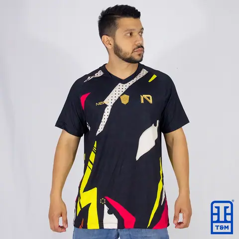 Camisa esportiva personalizada para empresa — trabalho da T&M