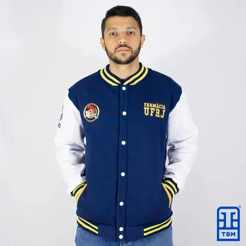 Moletom colegial personalizado para faculdade ou atlética — trabalho da T&M