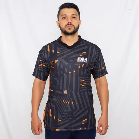 Camisa esportiva personalizada para empresa — trabalho da T&M