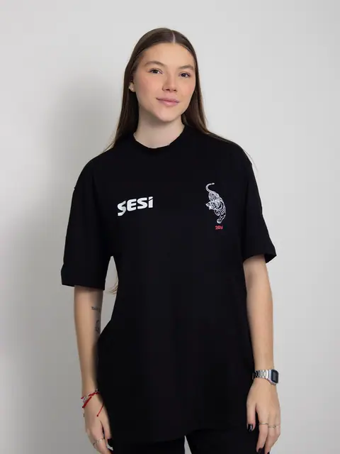 Camiseta oversized personalizada para turma de escola — trabalho da T&M