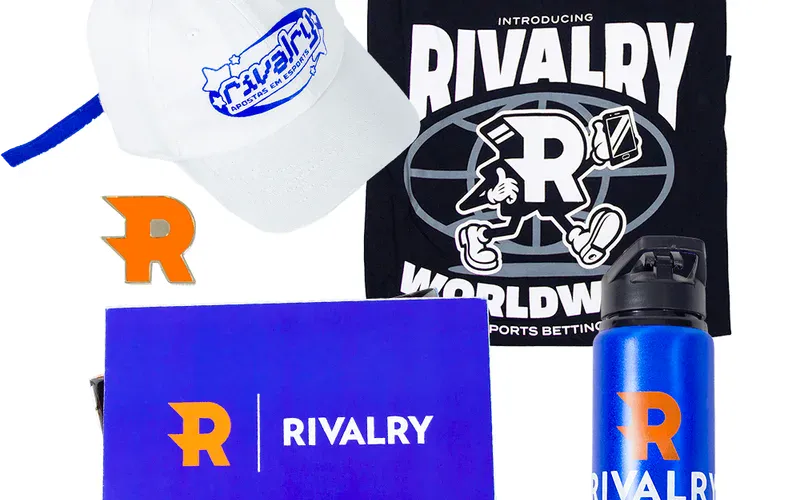 Kit da Rivalry com boné, camiseta, caderno, garrafa e caixa