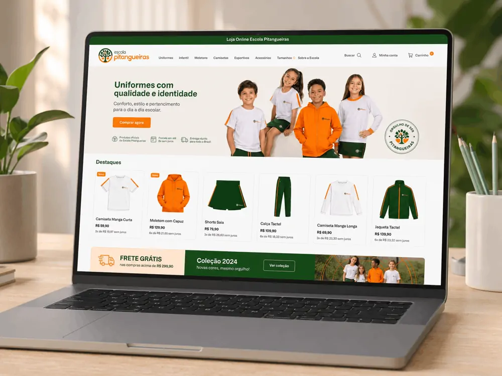 Loja online de uniformes escolares aberta num notebook