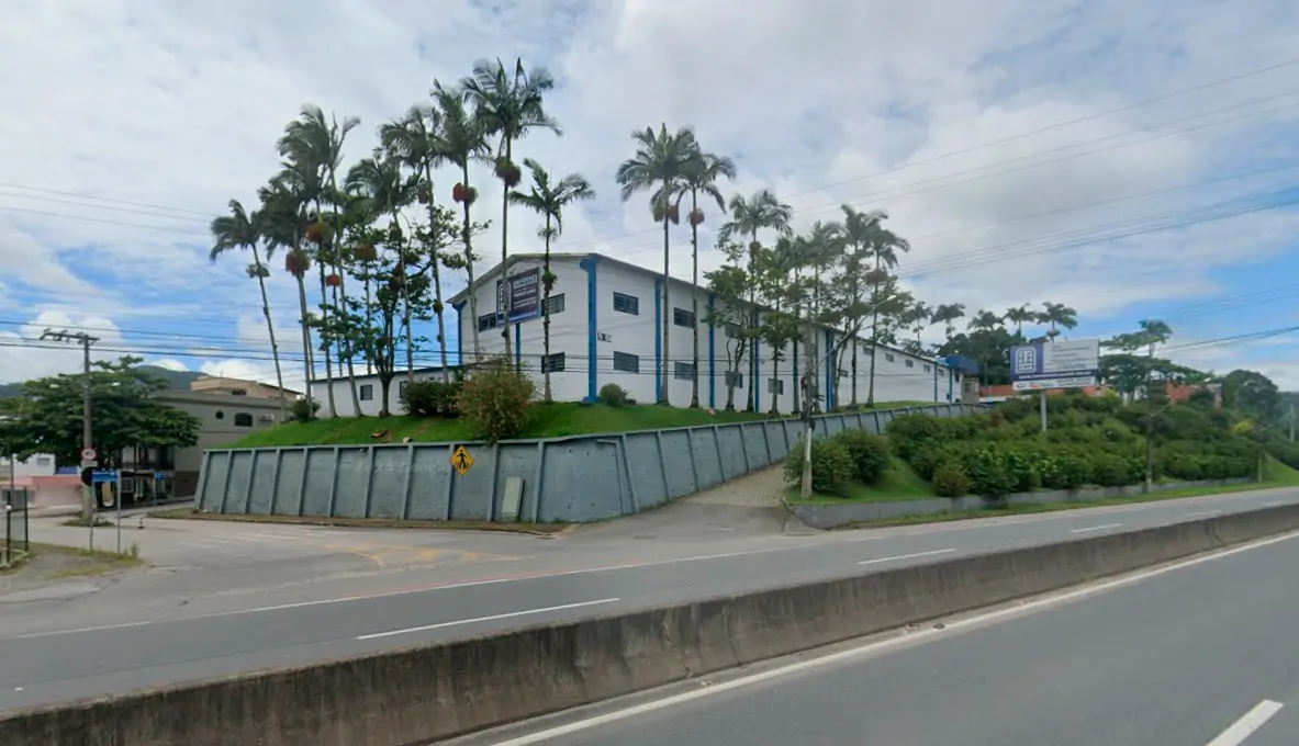 Vista da sede e fábrica da T&M em Brusque, SC