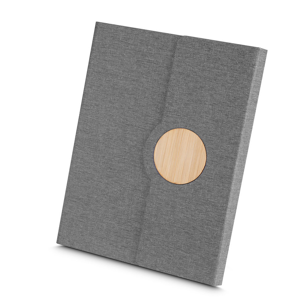 Caderno A5 capa em RPET e detalhe em bambu pautado com porta-caneta, foto 6