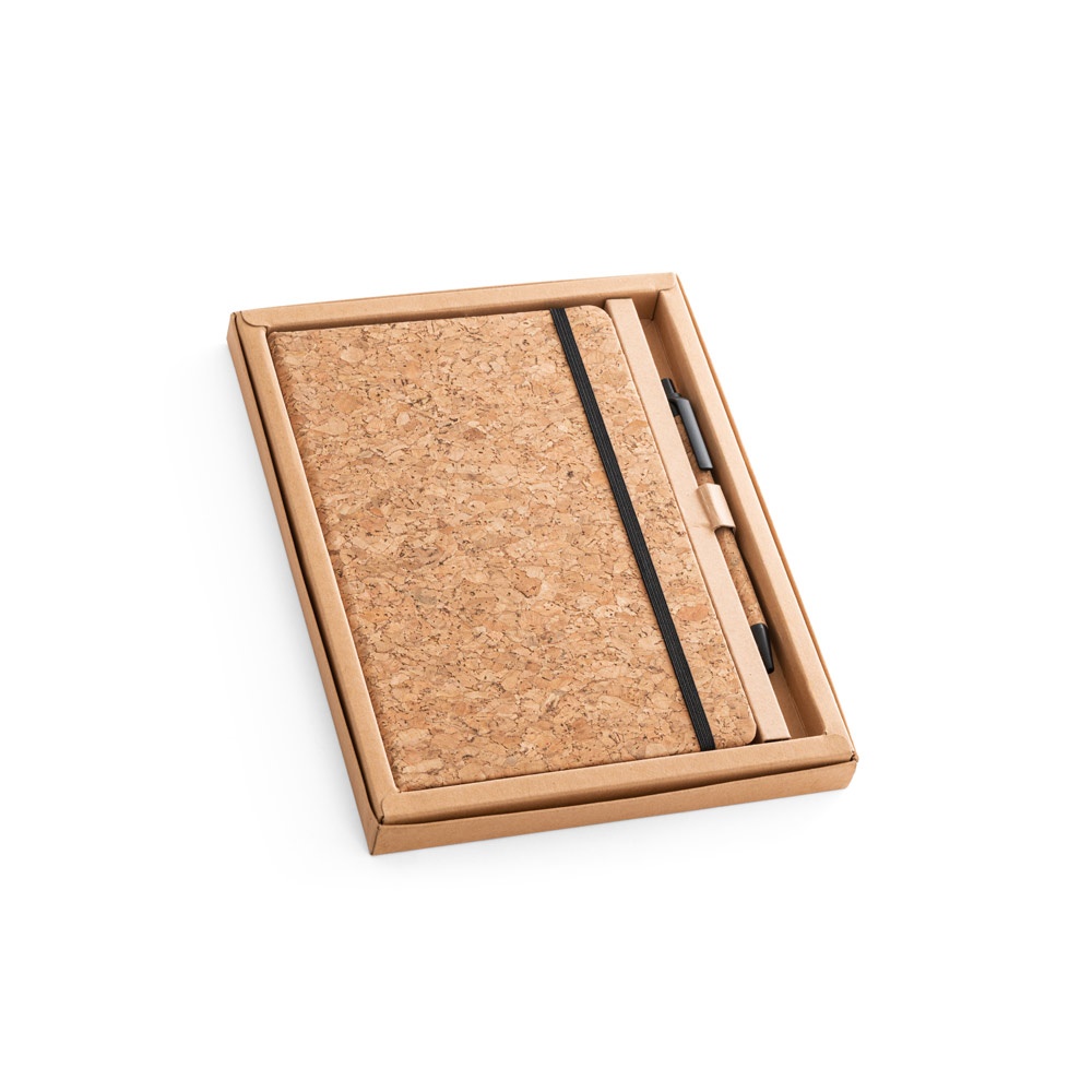 Conjunto de caderno A5 e caneta esferográfica em cortiça na cor Natural, personalizado com a logo da empresa
