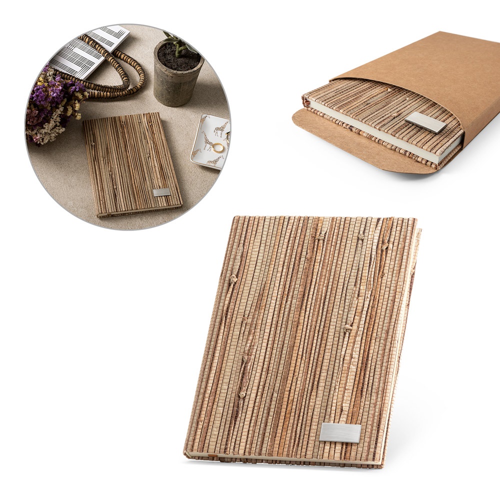 Caderno A5 de capa dura em palha natural com 192 páginas pautadas personalizado com a logo da empresa