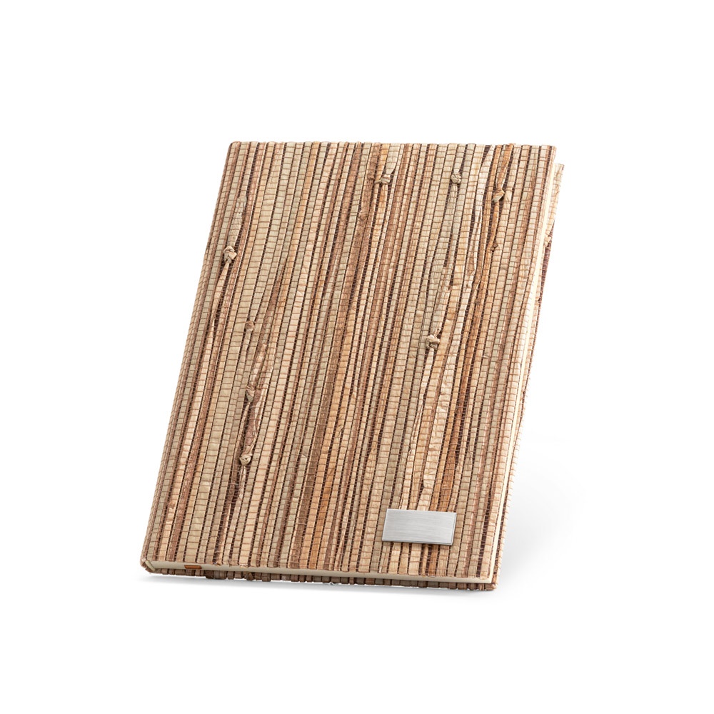 Caderno A5 de capa dura em palha natural com 192 páginas pautadas na cor Natural, personalizado com a logo da empresa