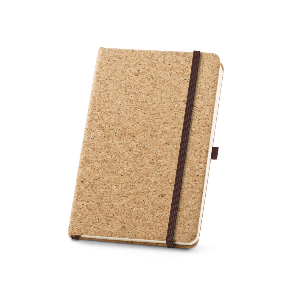 Caderno A5 de capa dura em cortiça com páginas lisas e porta-caneta na cor Natural, personalizado com a logo da empresa