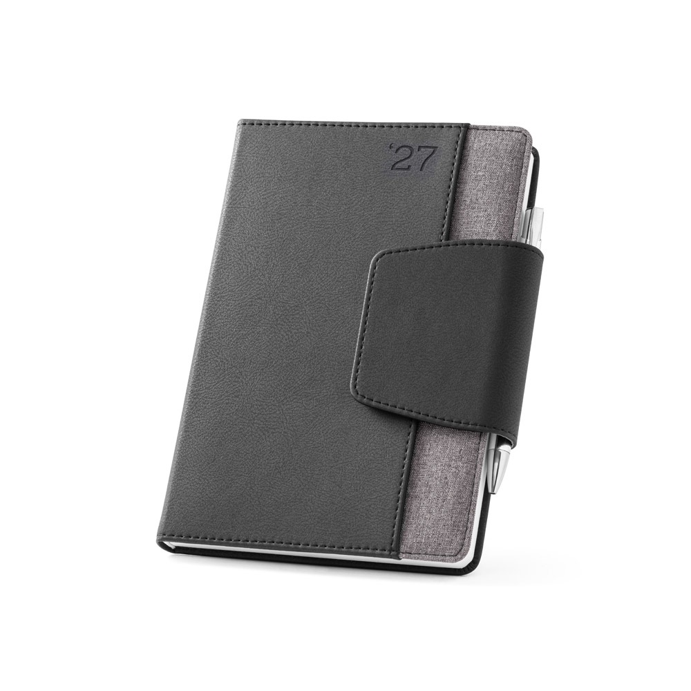 Agenda diária A5 em PU e tecido com fecho magnético e caneta na cor Cinza, personalizada com a logo da empresa