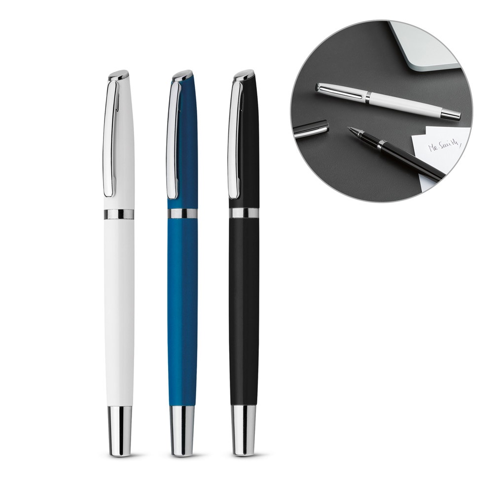Caneta roller em alumínio com escrita em azul e clipe de metal personalizada com a logo da empresa