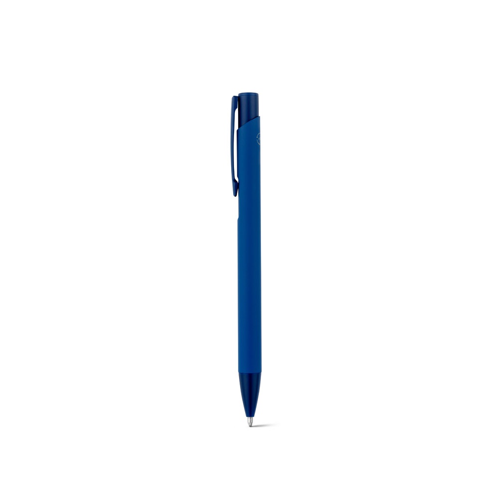 Caneta esferográfica em alumínio reciclado com acabamento em borracha personalizada com a logo da empresa, na cor azul