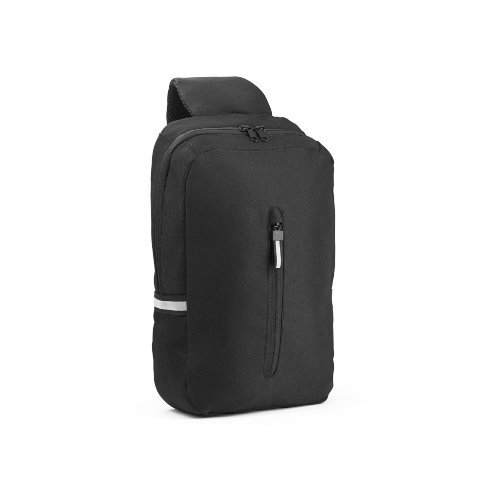 Mochila a tiracolo em poliéster reciclado com elementos refletores na cor Preto, personalizada com a logo da empresa
