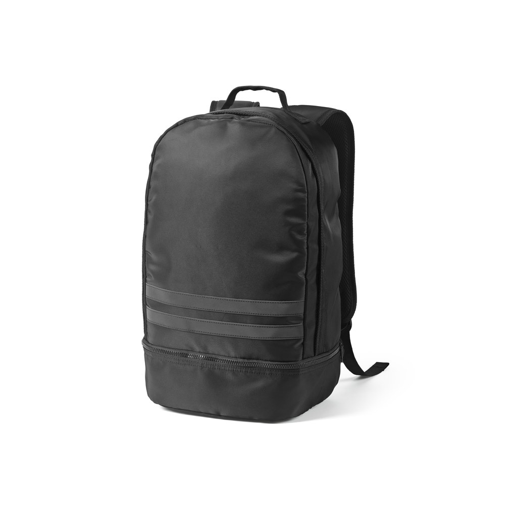 Mochila 25 litros em RPET 290T com compartimento para sapatos na cor Preto, personalizada com a logo da empresa