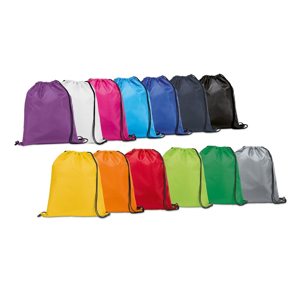 Sacola tipo mochila em 210D com cordões em preto personalizada com a logo da empresa