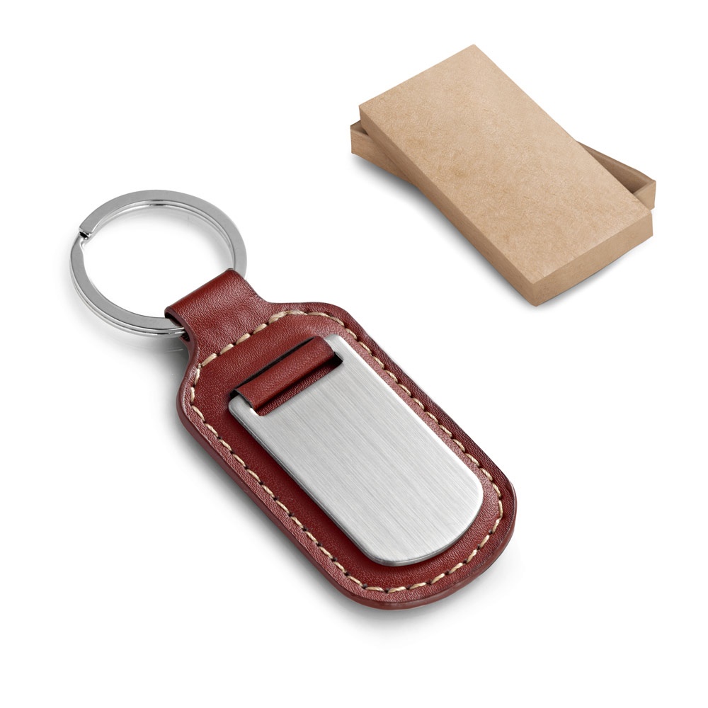 Chaveiro em metal e couro sintético com costura aparente personalizado com a logo da empresa