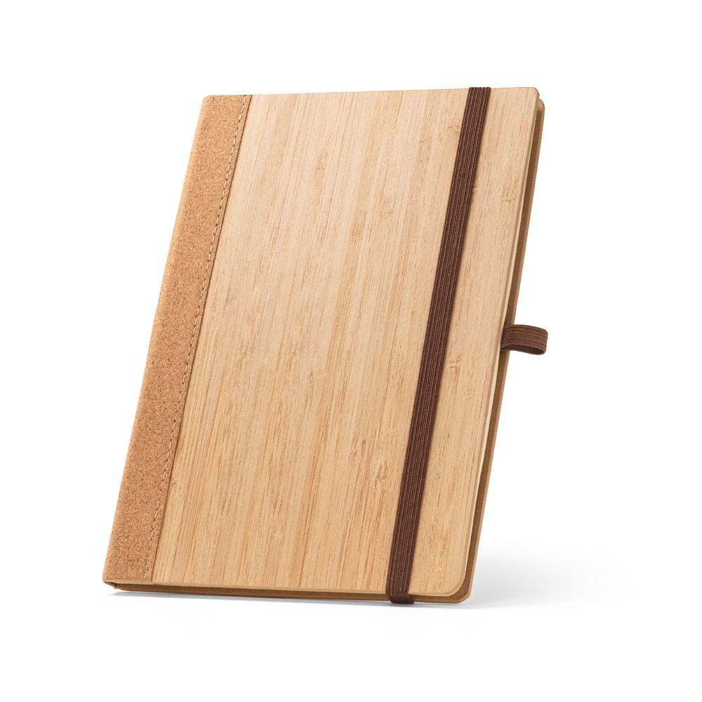 Caderno A5 de capa dura em folha de bambu e cortiça na cor Natural, personalizado com a logo da empresa