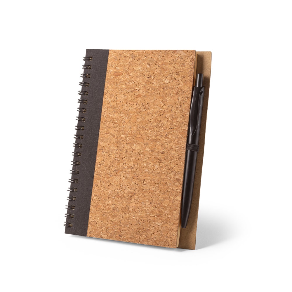 Caderno B6 de capa dura em cortiça e RPET com caneta na cor Preto, personalizado com a logo da empresa
