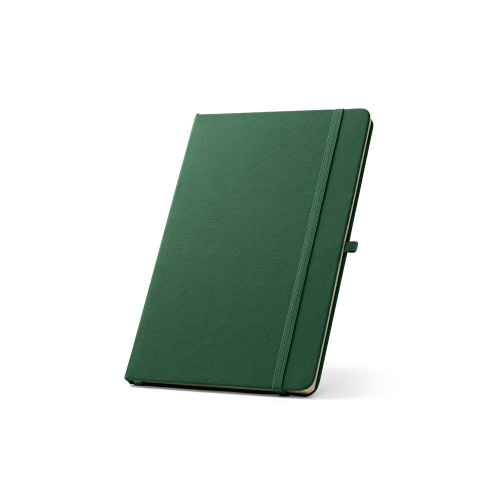 Caderno A5 de capa dura em RPET 300D com porta-caneta e elástico personalizado com a logo da empresa, na cor verde escuro