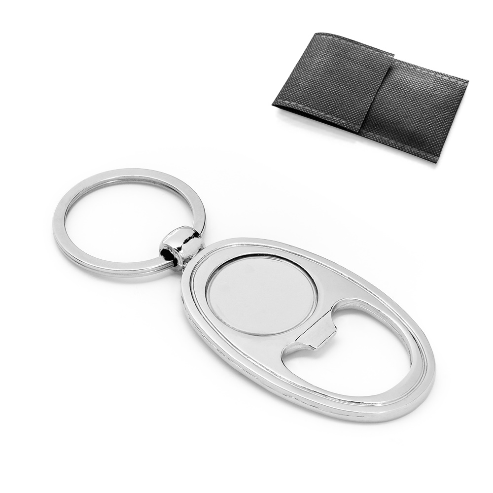 Chaveiro em metal oval com abridor de garrafas e bolsa de presente personalizado com a logo da empresa
