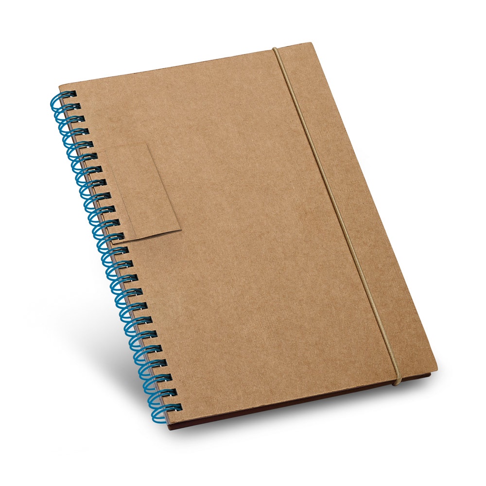 Caderno B6 de capa dura em cartão, com páginas pautadas recicladas personalizado com a logo da empresa, na cor azul claro