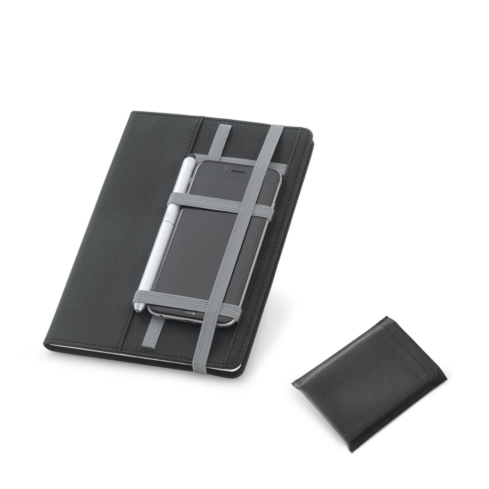 Caderno A5 em couro sintético com páginas lisas e elástico personalizado com a logo da empresa