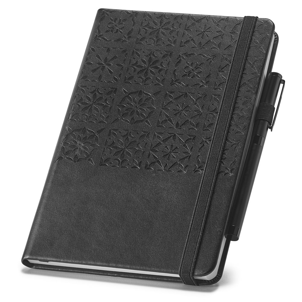 Caderno A5 pautado em couro sintético com 128 folhas e elástico na cor Preto, personalizado com a logo da empresa