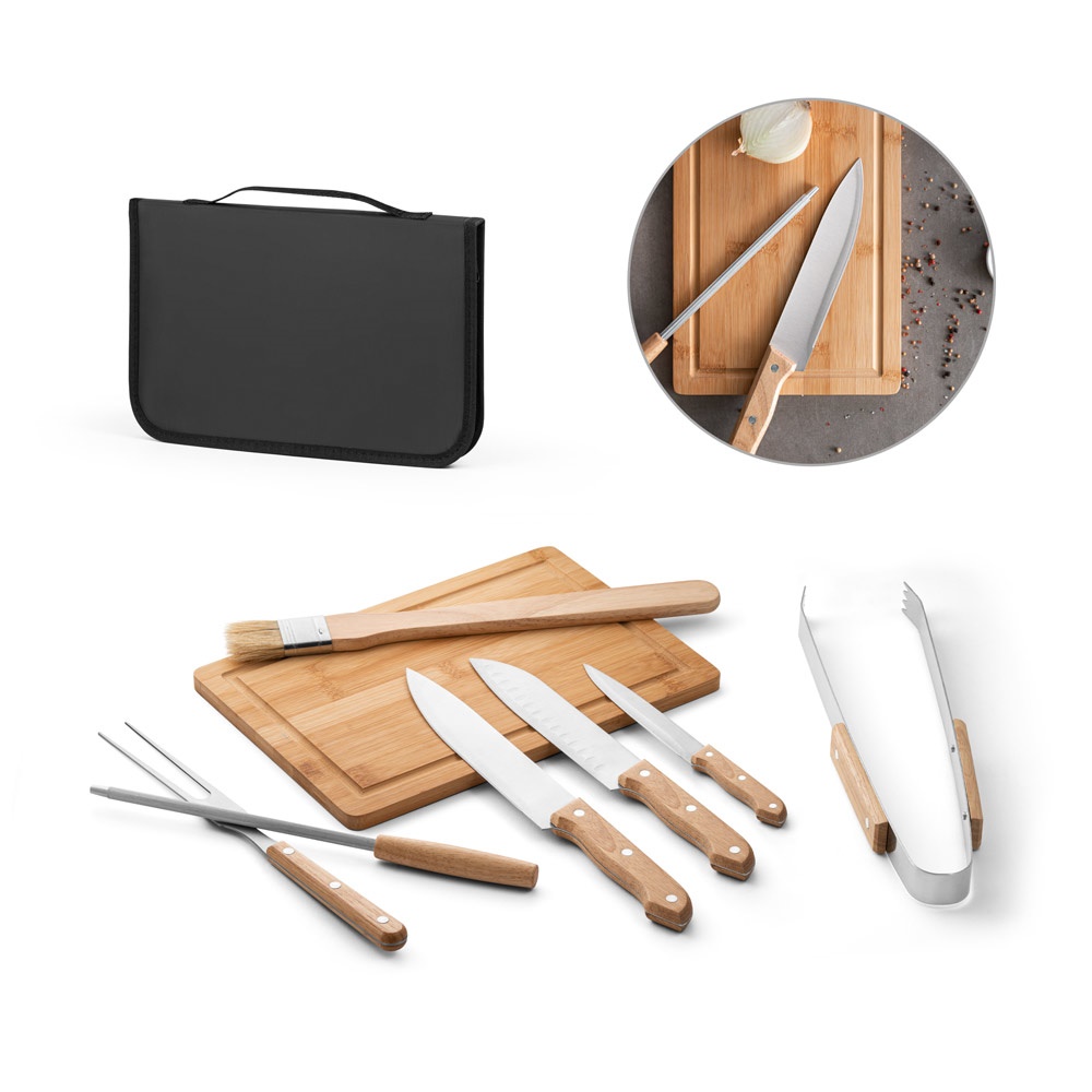 Kit churrasco com tábua de bambu e 7 utensílios em estojo de PU personalizado com a logo da empresa