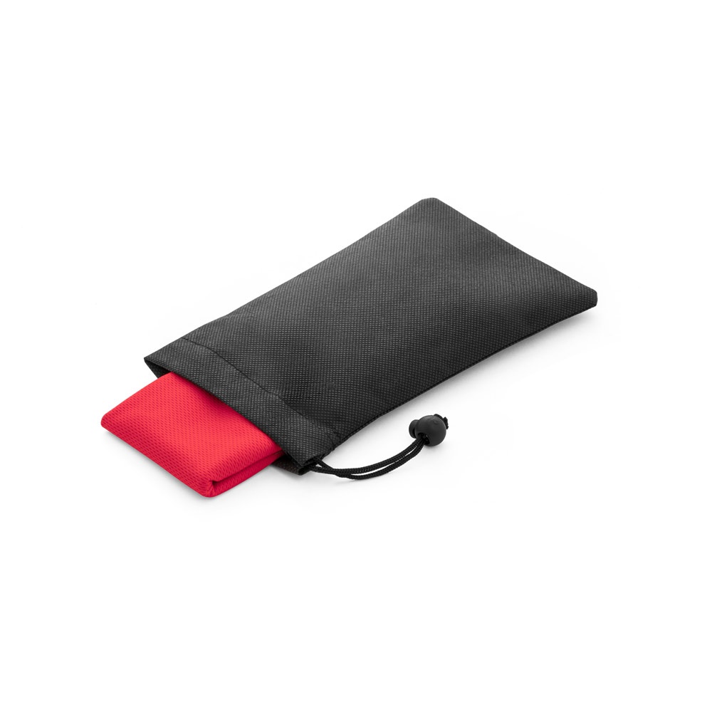 Toalha esportiva refrescante em poliéster reciclado com bolsa personalizada com a logo da empresa, na cor vermelho