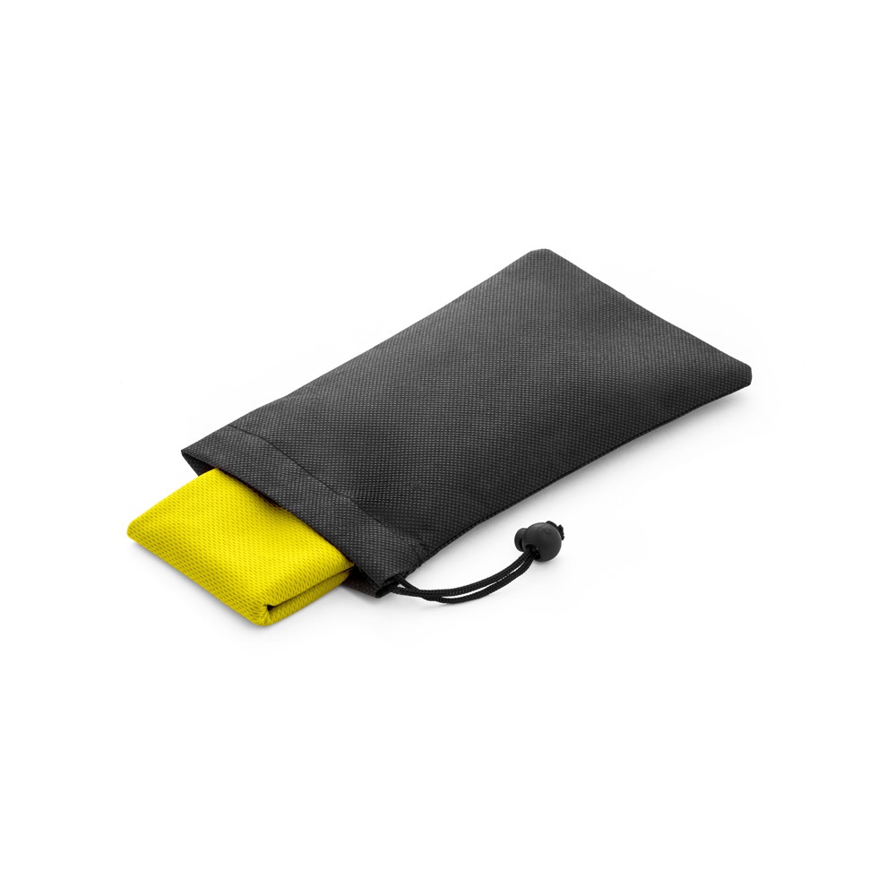 Toalha esportiva refrescante em poliéster reciclado com bolsa personalizada com a logo da empresa, na cor amarelo