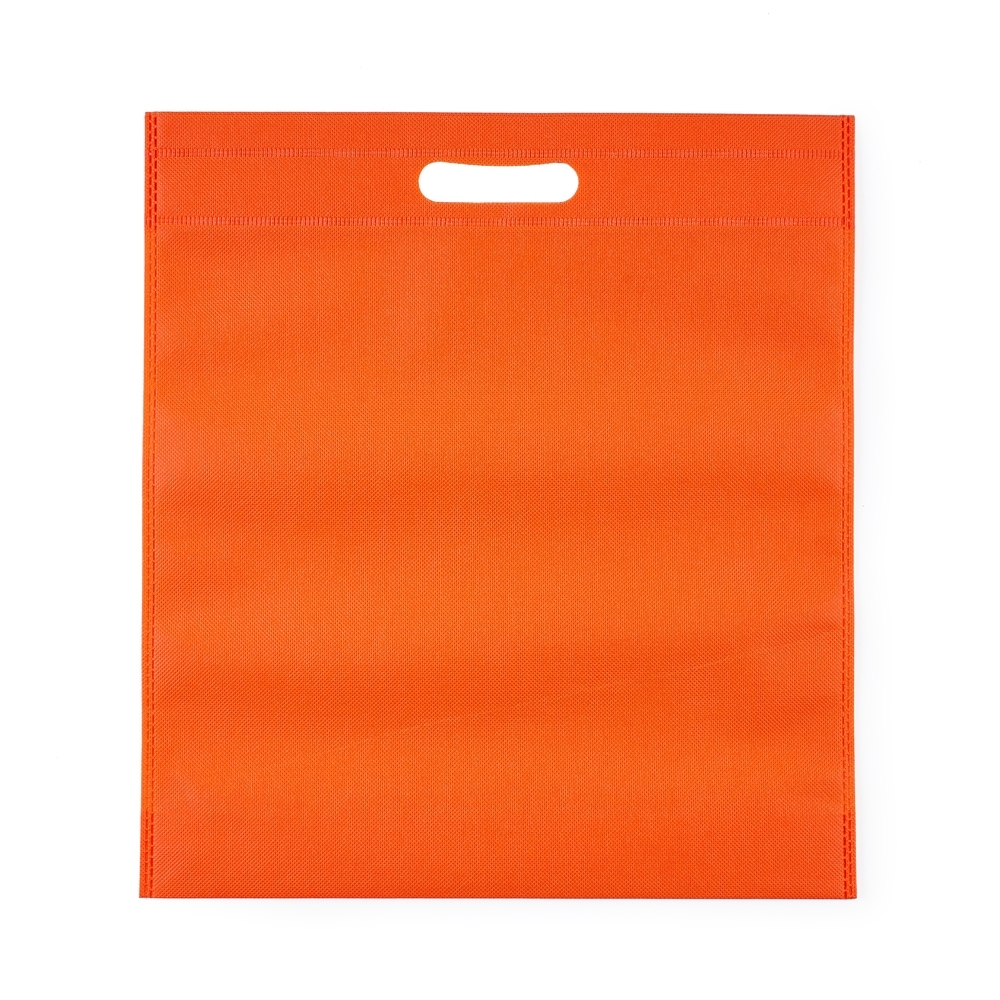 Sacola de TNT quadrada com alça vazada personalizada com a logo da empresa, na cor laranja