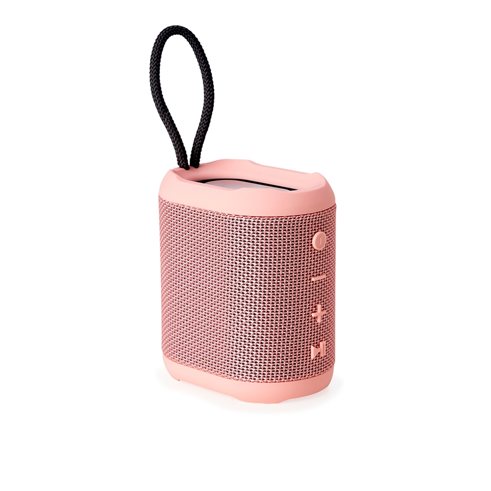 Caixa de som multimídia TWS com acabamento em tecido e alça personalizada com a logo da empresa, na cor rosa