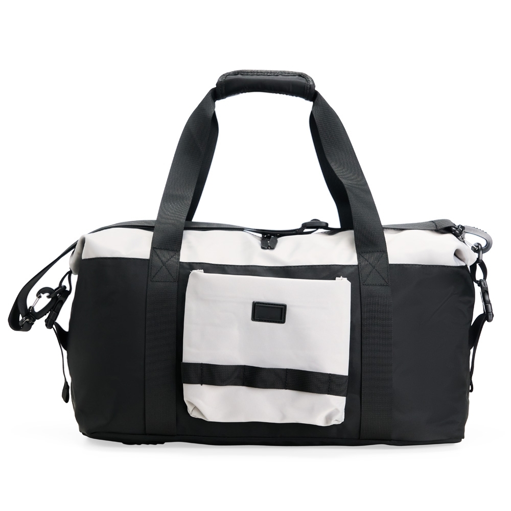 Bolsa esportiva poliéster 26 litros personalizada com a logo da empresa, na cor branco / preto
