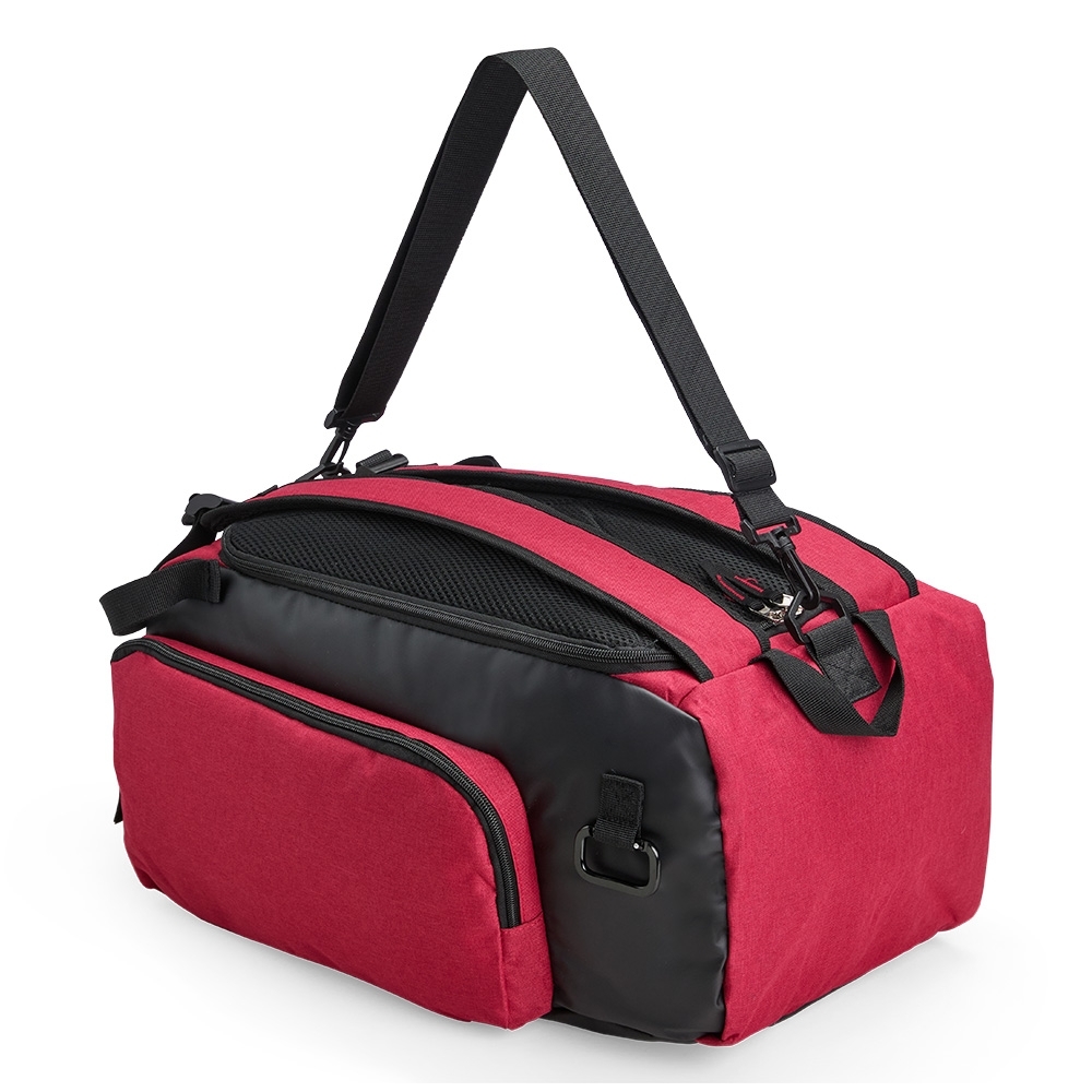 Bolsa esportiva poliéster 40 litros para notebook com 3 compartimentos personalizada com a logo da empresa, na cor vermelho / preto