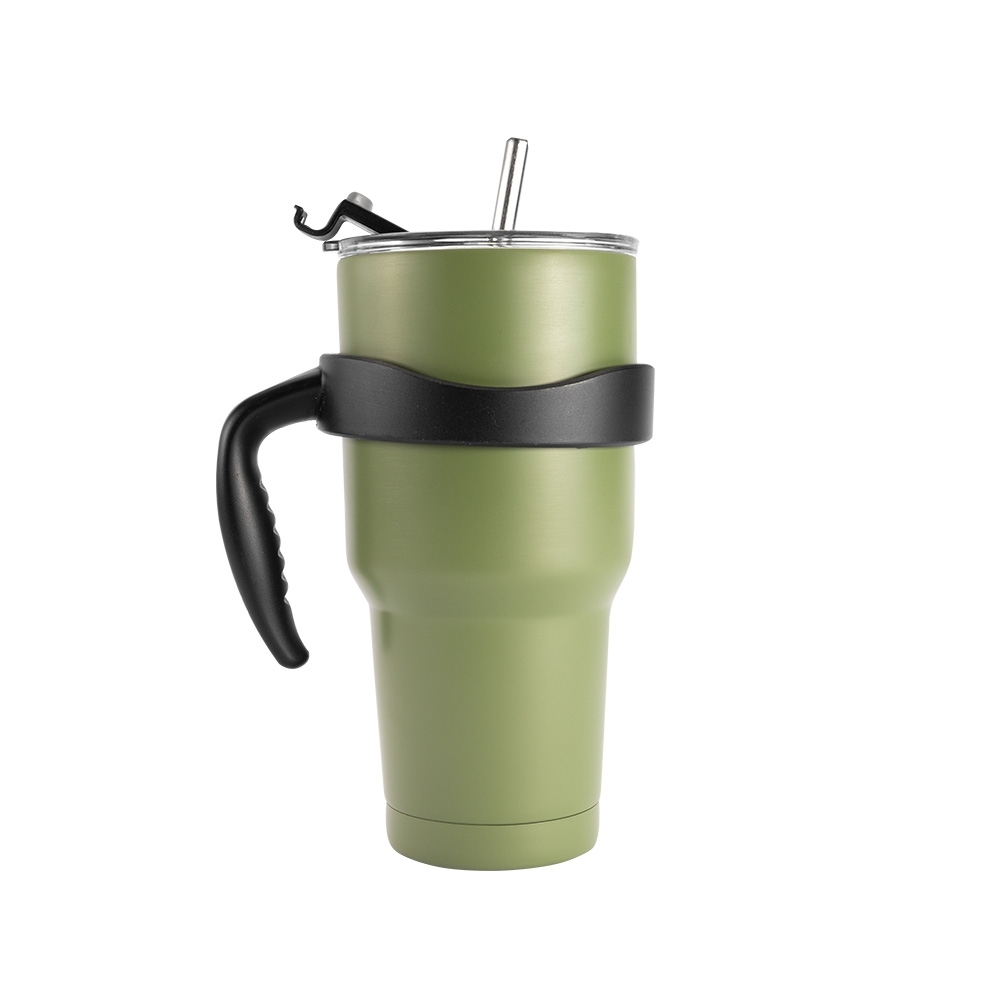 Caneca térmica inox 800 ml emborrachada com canudo personalizada com a logo da empresa, na cor verde / preto