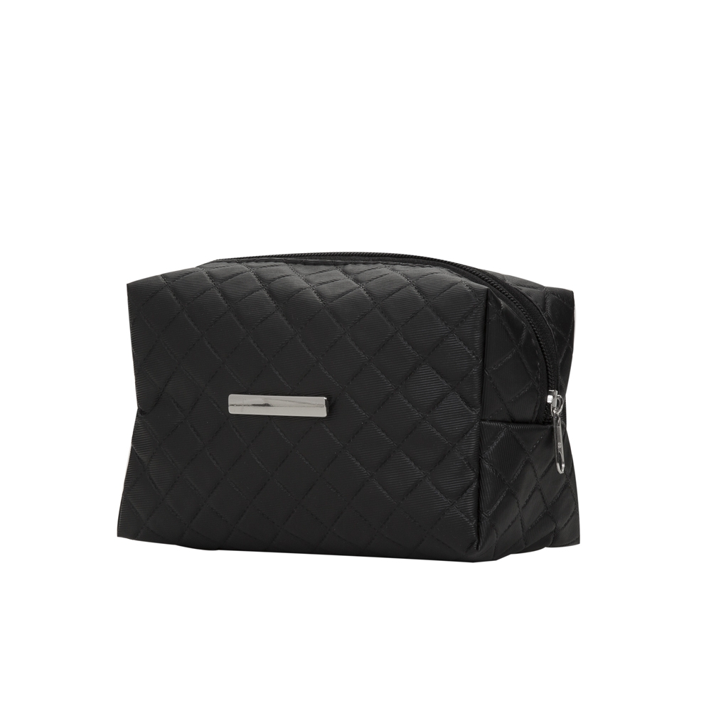 Necessaire puff matelassê de couro sintético com detalhe prata na cor Preto, personalizada com a logo da empresa