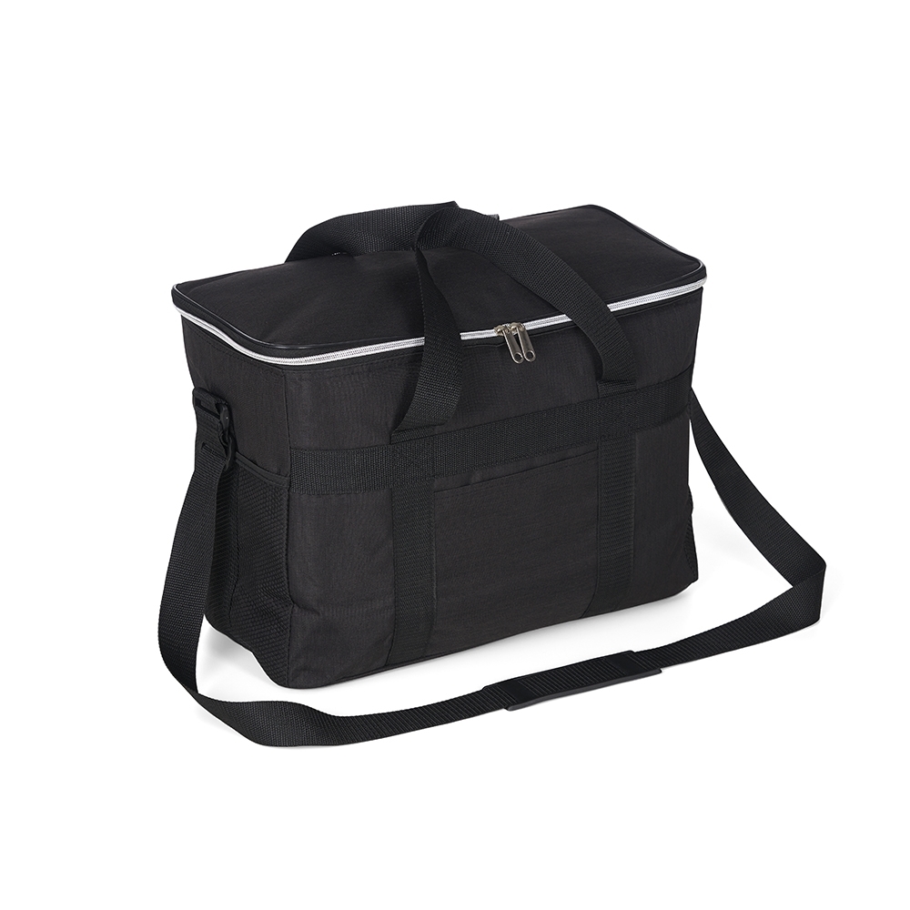 Bolsa térmica 31 litros de poliéster com bolso frontal na cor Preto, personalizada com a logo da empresa