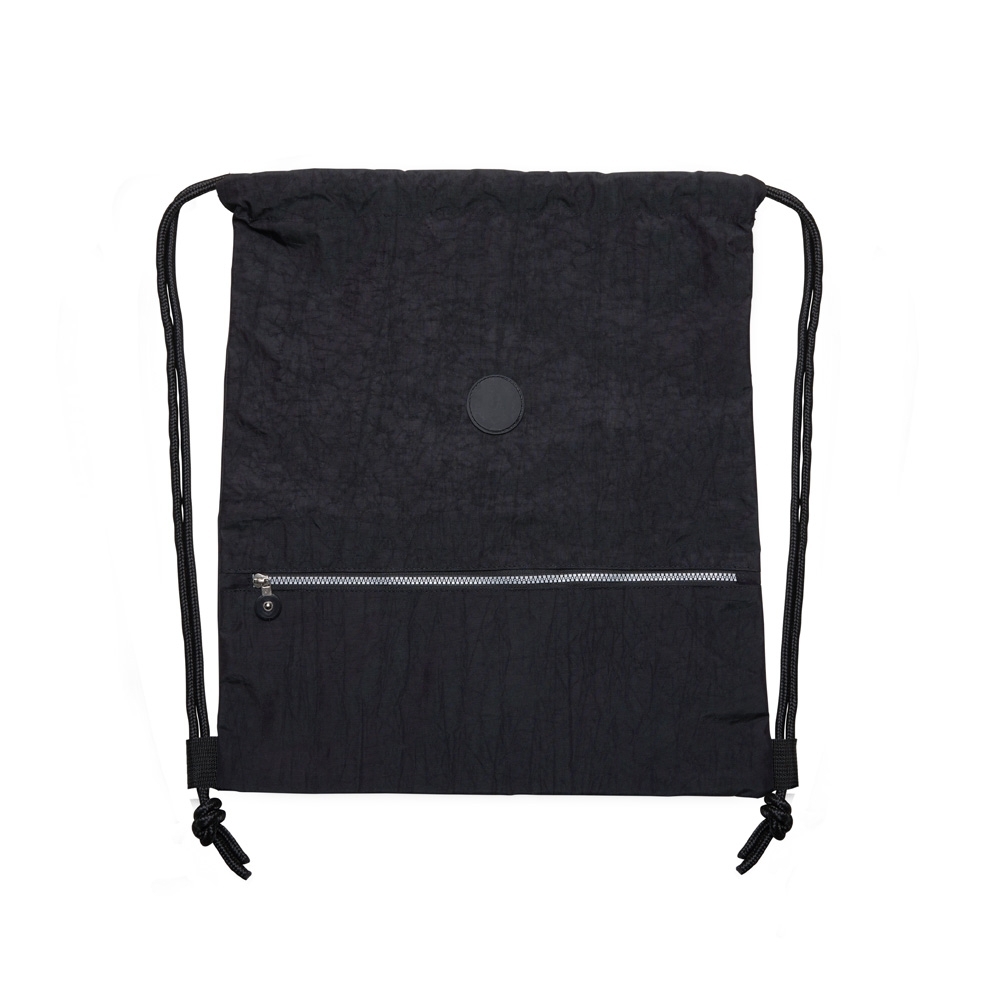 Sacochila nylon impermeável com bolso frontal na cor Preto, personalizada com a logo da empresa