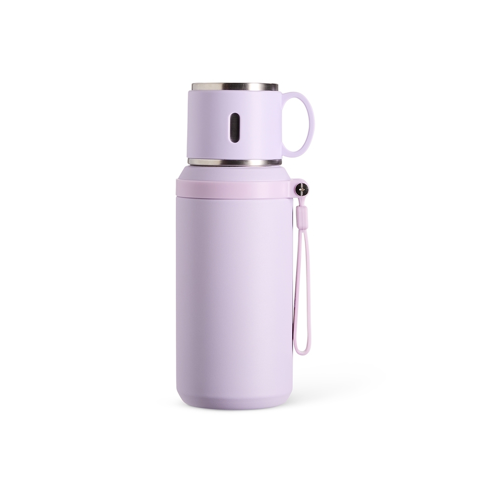 Garrafa térmica 600 ml com infusor e tampa de botão personalizada com a logo da empresa, na cor roxo