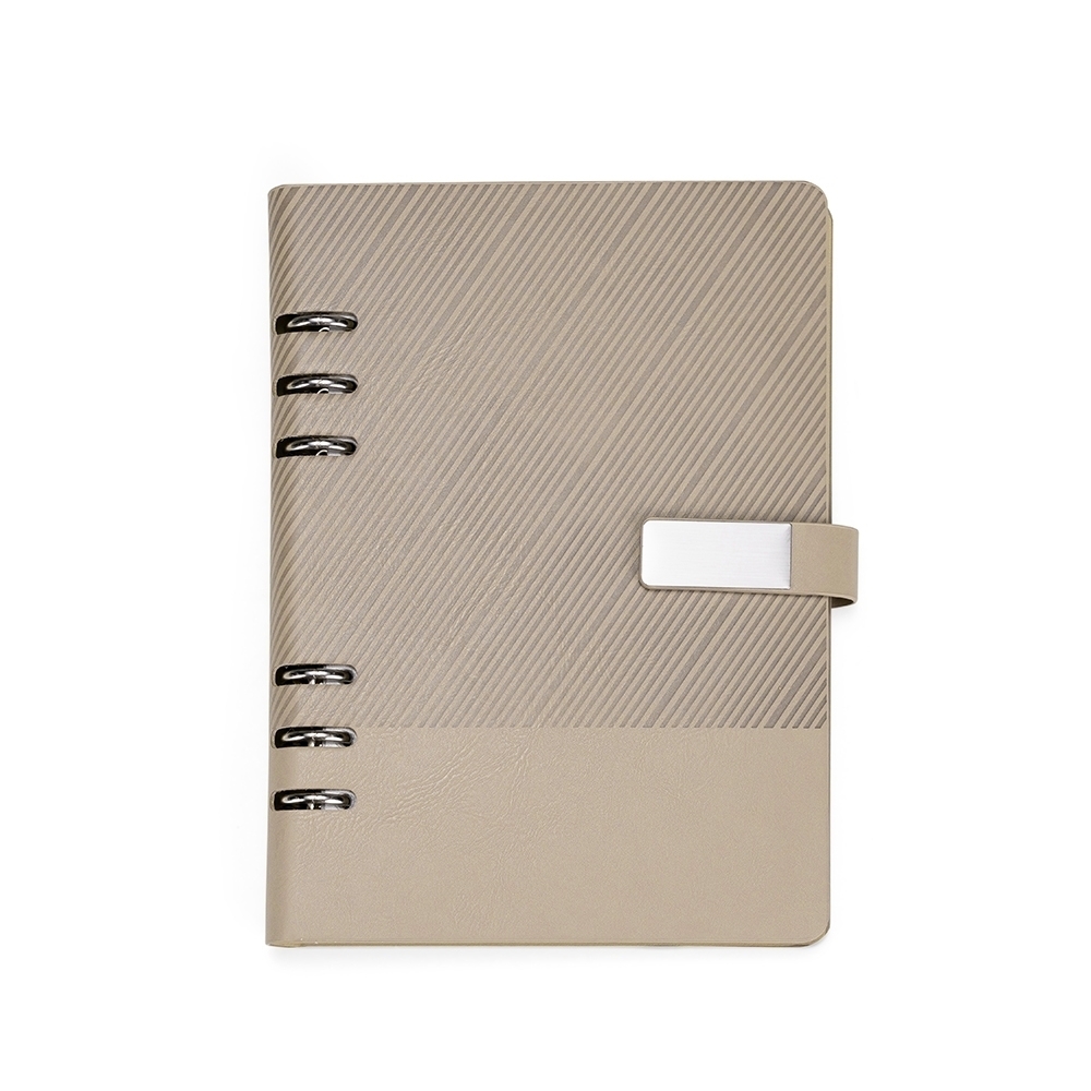 Caderno fichário couro sintético texturizado com porta-caneta personalizado com a logo da empresa, na cor bege