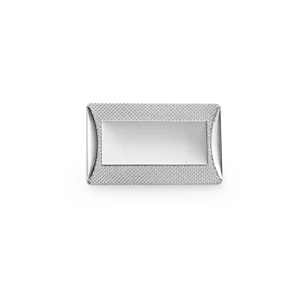 Plaquinha de metal com moldura texturizada para gravação na cor Prata, personalizada com a logo da empresa