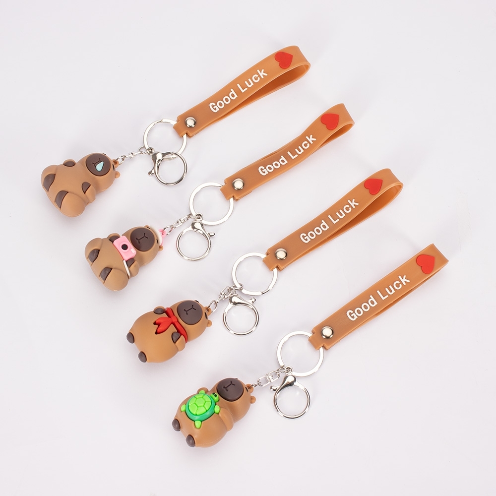 Chaveiro capivara com mosquetão na cor Colorido, personalizado com a logo da empresa