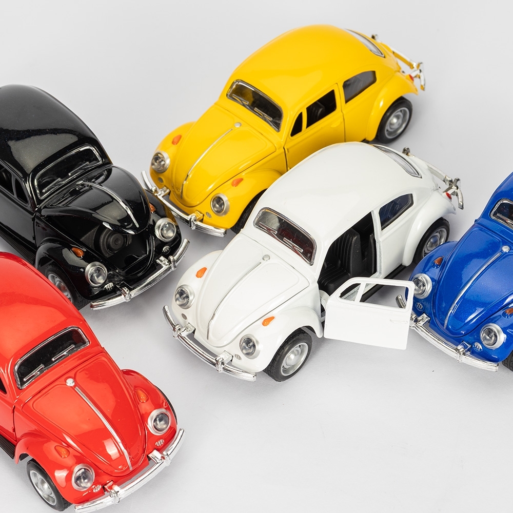 Carro miniatura na cor Amarelo, personalizado com a logo da empresa